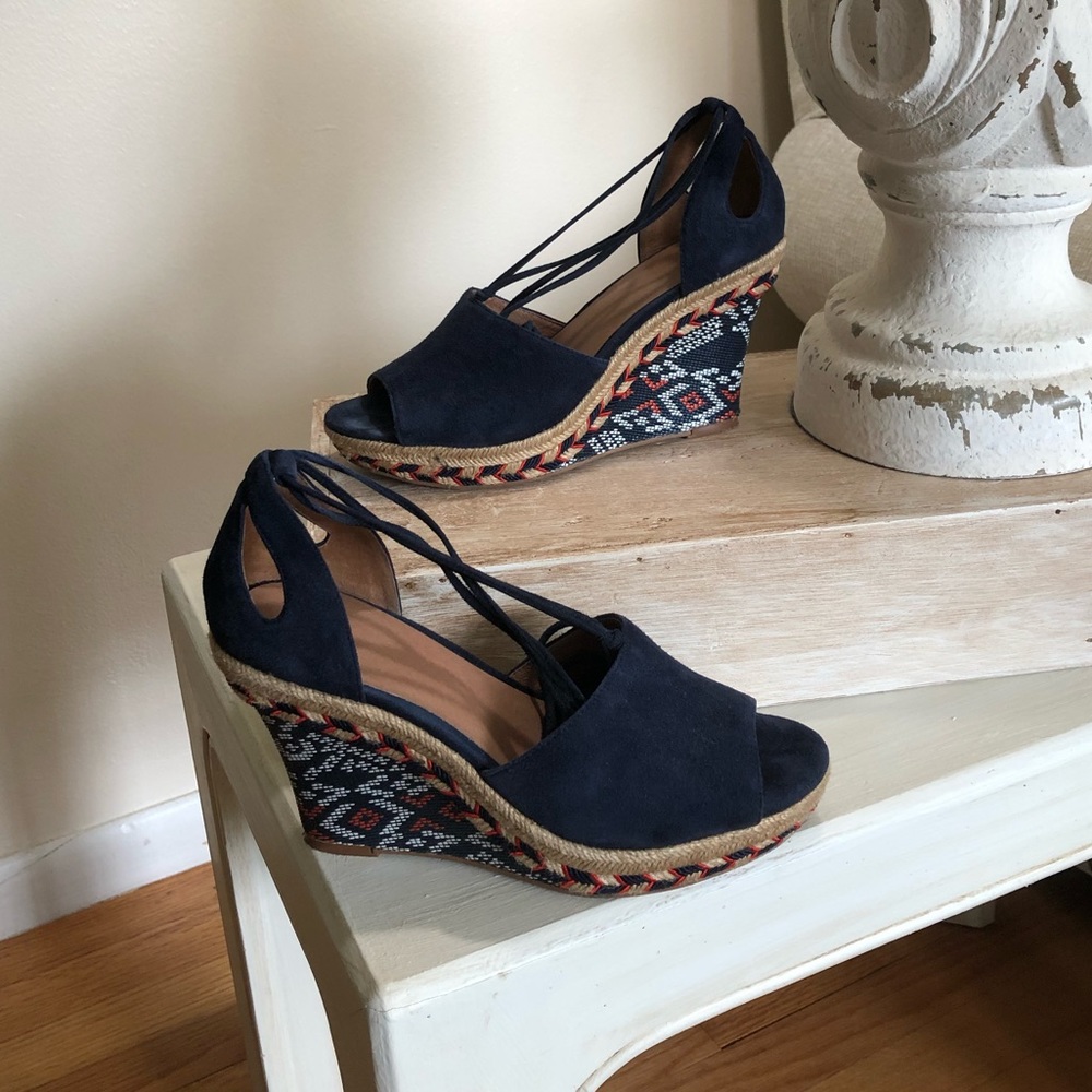 Cabi wedge tie ups